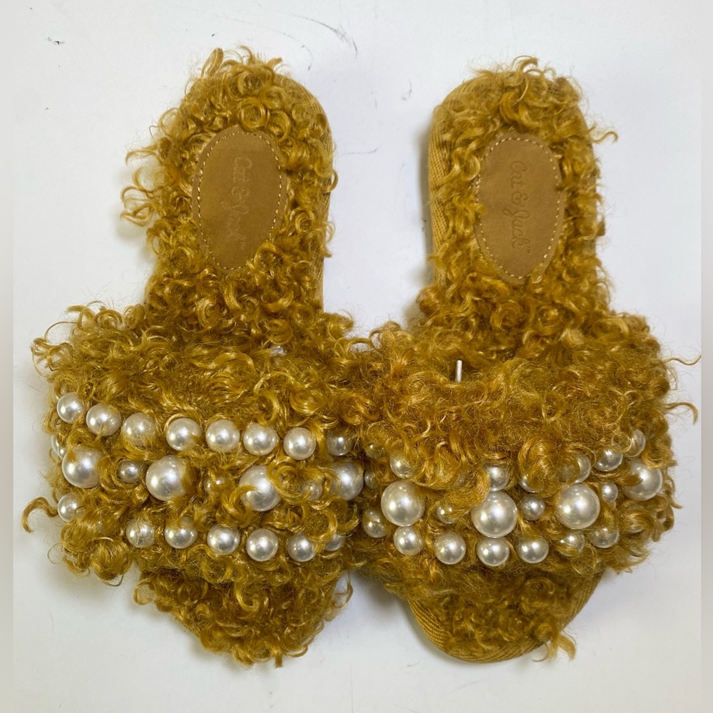 NWOT! Cat & Jack Adeline Embellished Pearl Fuzzy Slide - size 13